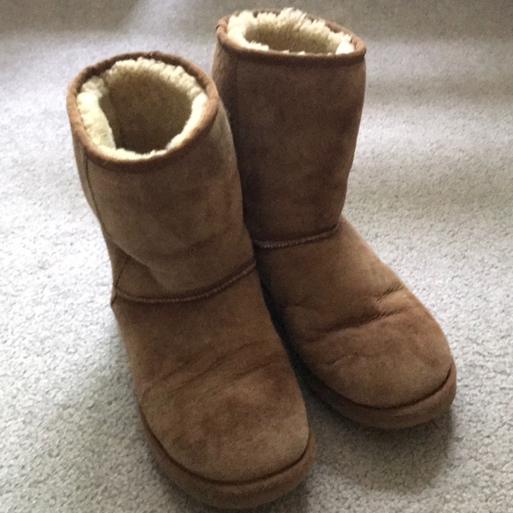 Tan ugg boots